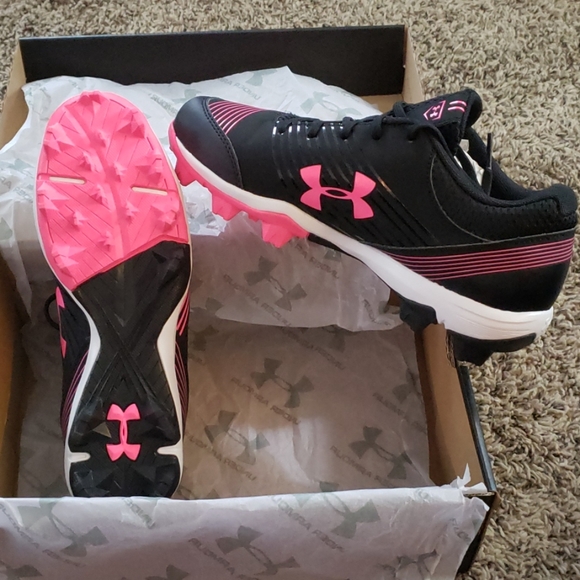 Under Armour women size 7 cleats - Picture 2 of 4
